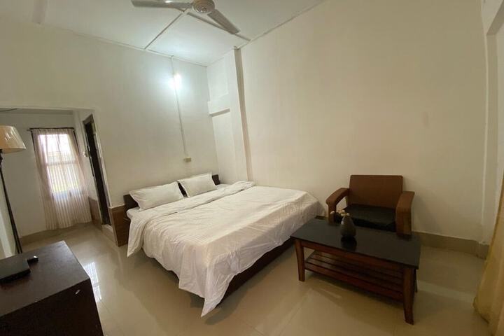 Room 5 of 14