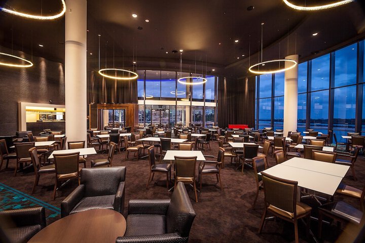 Lounge 74 of 89