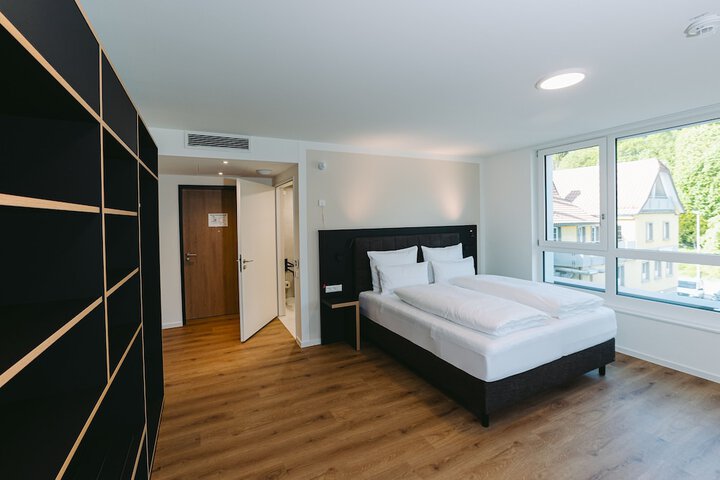 Room 8 of 28