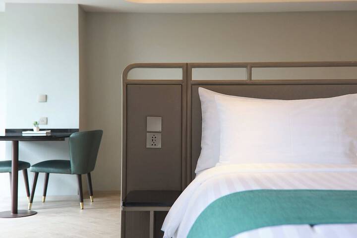 Room 84 of 212
