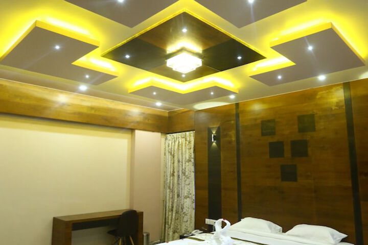 Room 17 of 38
