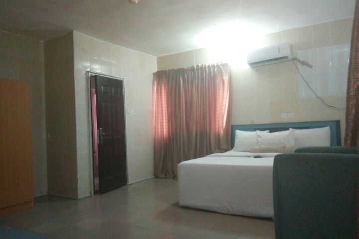 Room 9 of 21