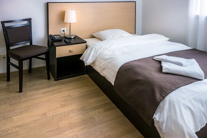 Room 4 of 59