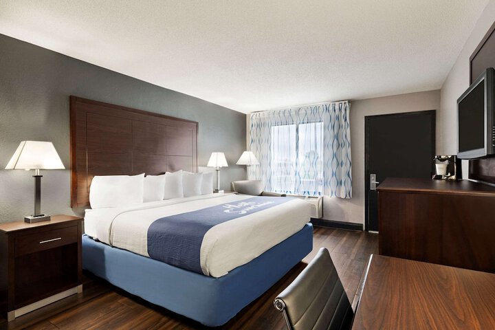 1 King Bed Accessible (2 of 8)