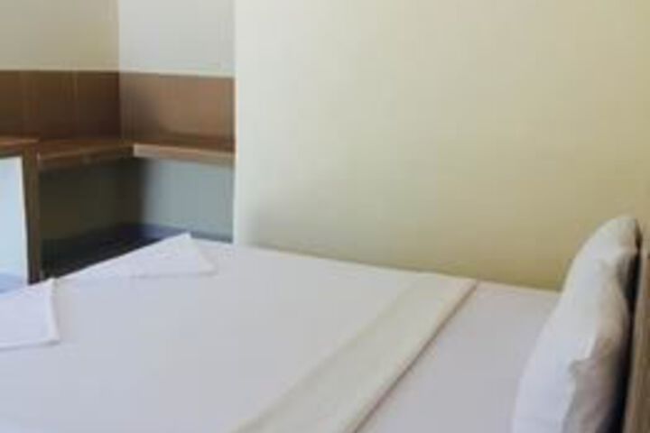 Room 6 of 15