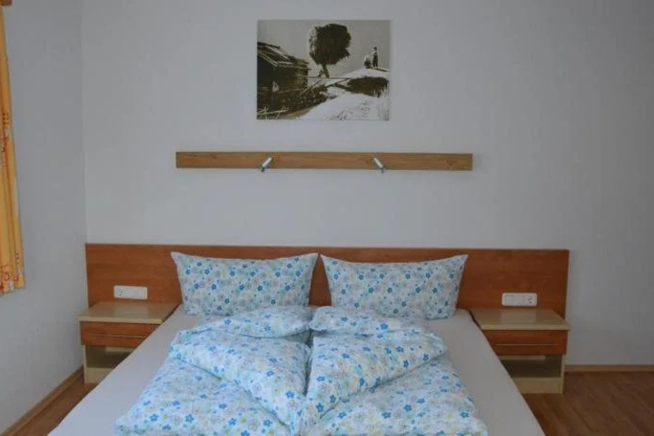 Room 4 of 16