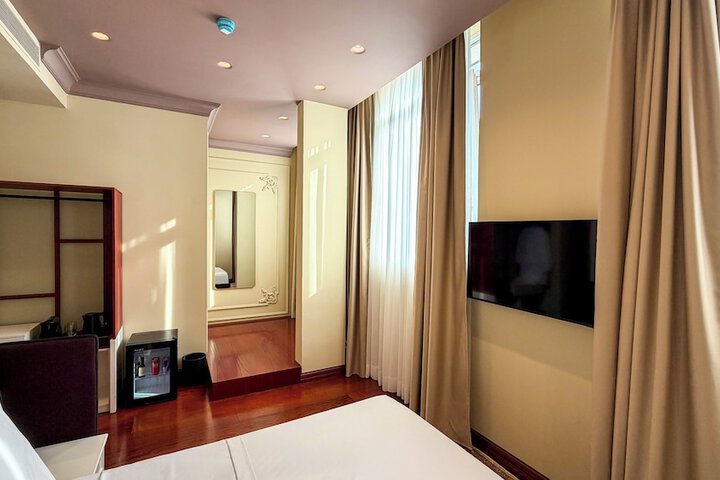 Room 13 of 96