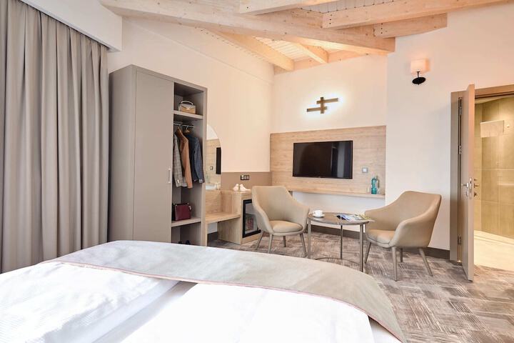 Room 15 of 39