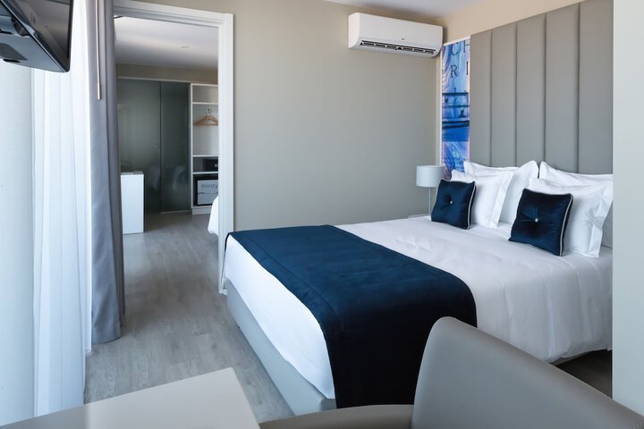 Room 3 of 32
