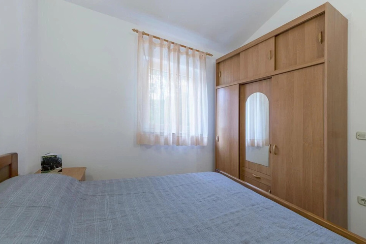Room 6 of 15