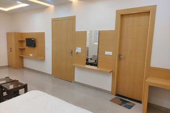 Room 20 of 43