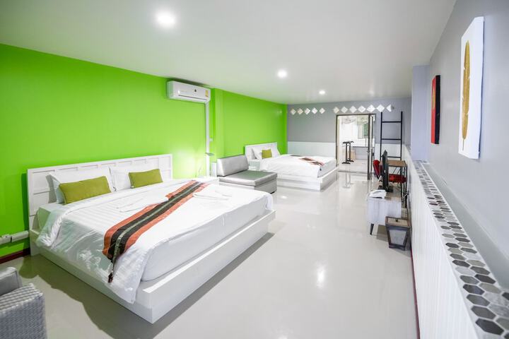 Room 9 of 211