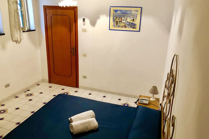 Room 11 of 48