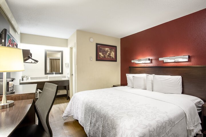Standard | King Bed (3 of 18)