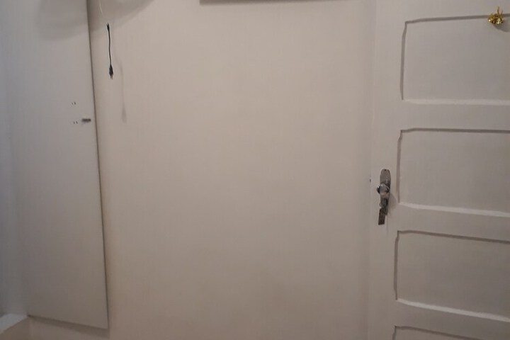 Room 8 of 16