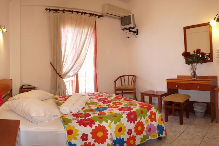 Room 4 of 35