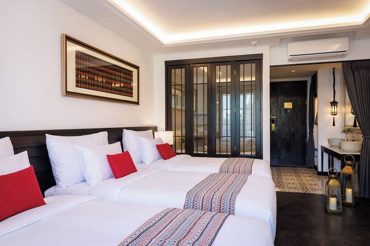 Room 32 of 62