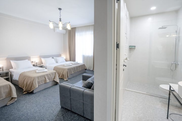 Room 27 of 69