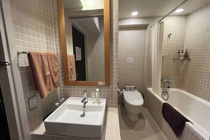 Room 14 of 32