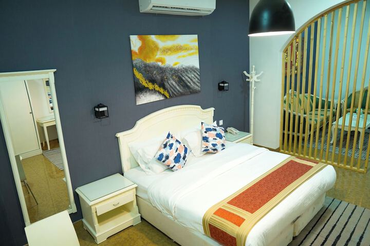 Room 6 of 46