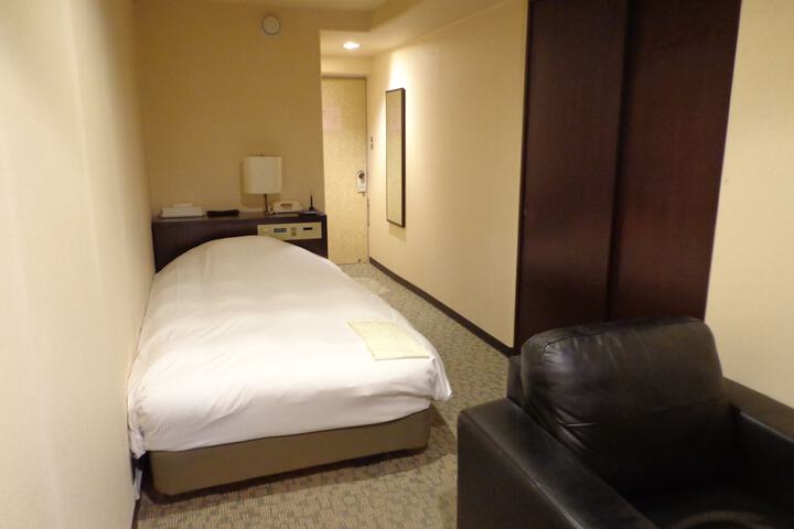 Room 6 of 16