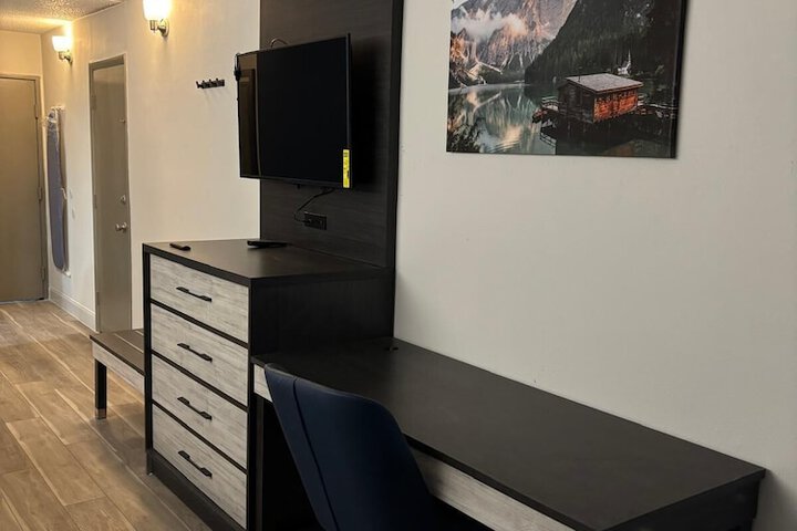 Room 5 of 27