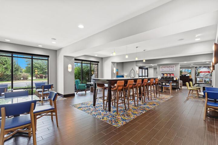 Breakfast/Coffee Service 29 of 32