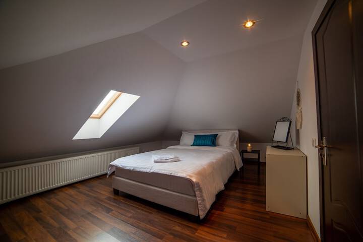 Room 14 of 78