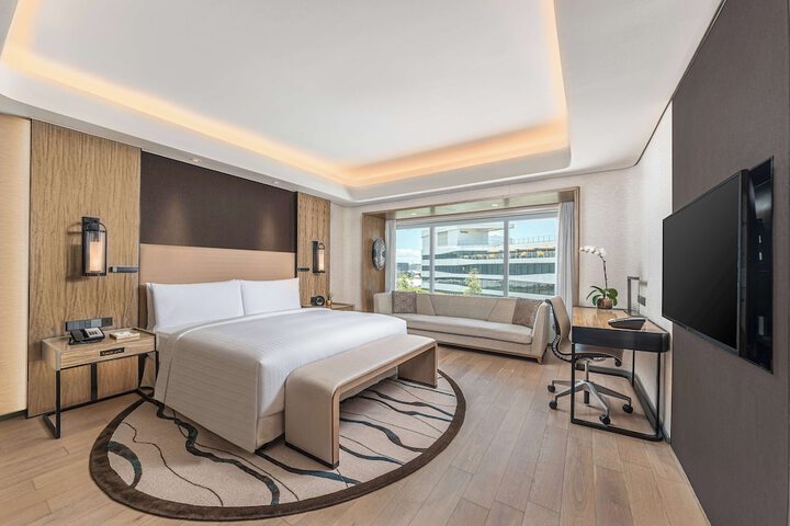 Room 4 of 96