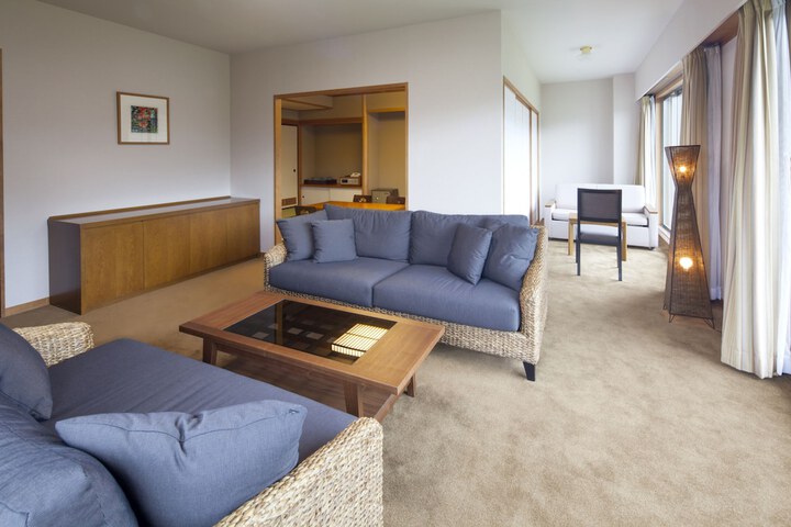 Room 42 of 147