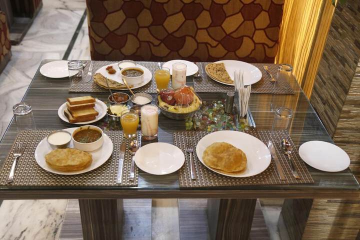Dining 27 of 42