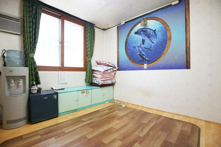 Room 16 of 20