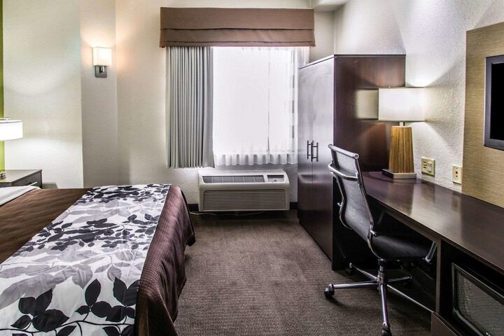 1 King Bed (5 of 15)