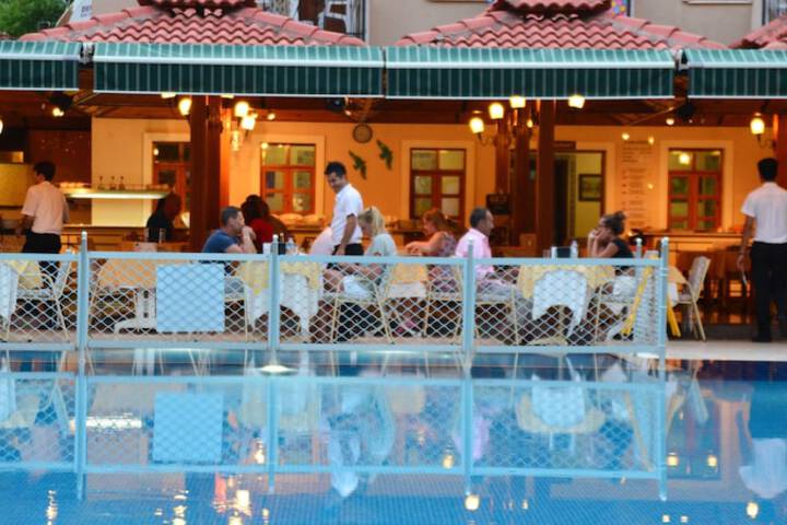 Hotel Pool
