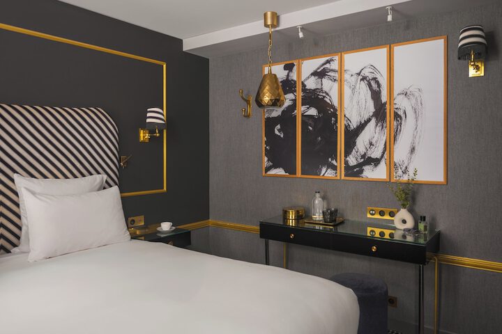 Room 28 of 64