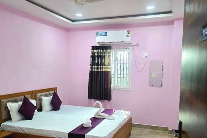 Room 9 of 15