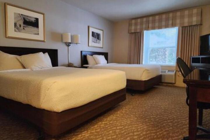2 Queen Beds (1 of 2)