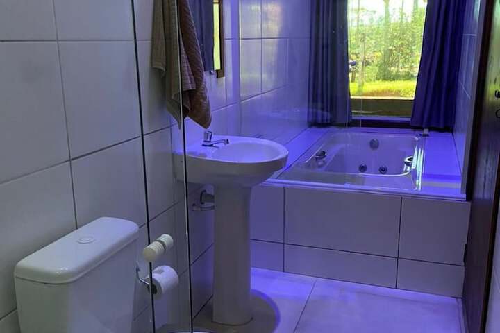 Room 5 of 16