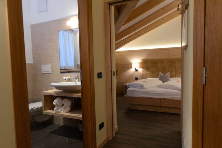 Room 12 of 48