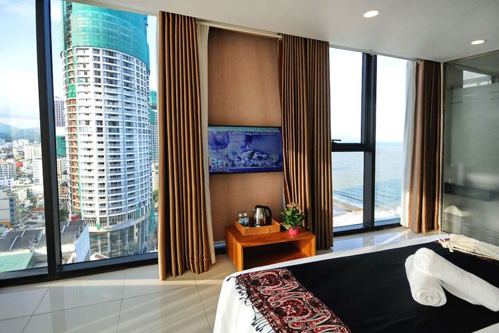 Room 58 of 230