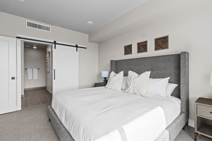 Room 27 of 215