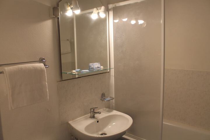 Room 17 of 51