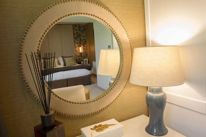 Room 42 of 164