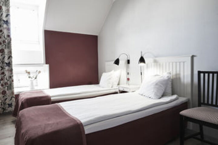 Room 10 of 21
