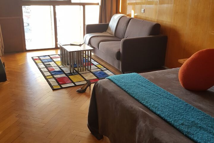 Room 9 of 98