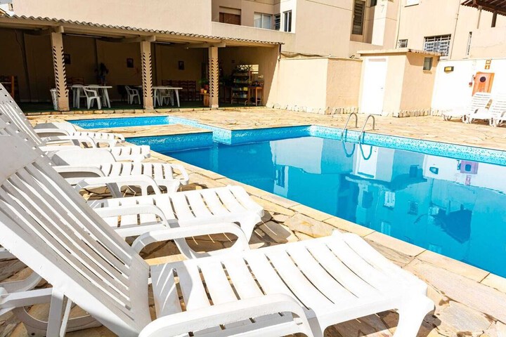 Pool 10 of 15
