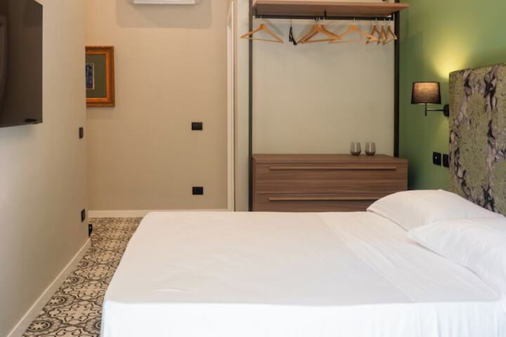 Room 6 of 31
