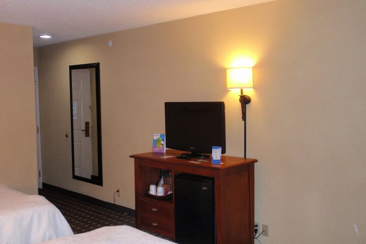 1 King Bed (1 of 19)