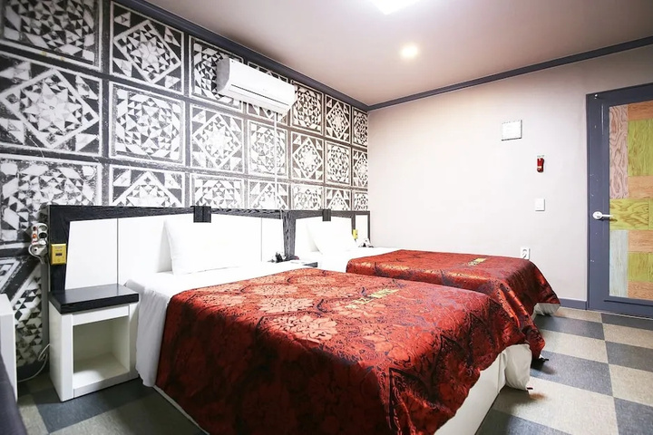 Room 2 of 16