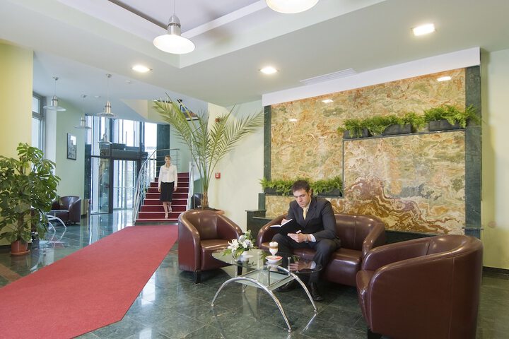 Entrance & Lobby